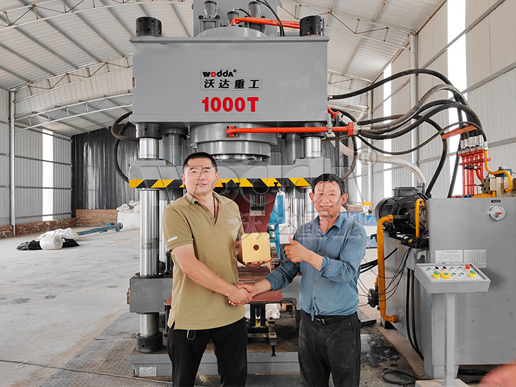 全自動鹽磚機試機成功.jpg